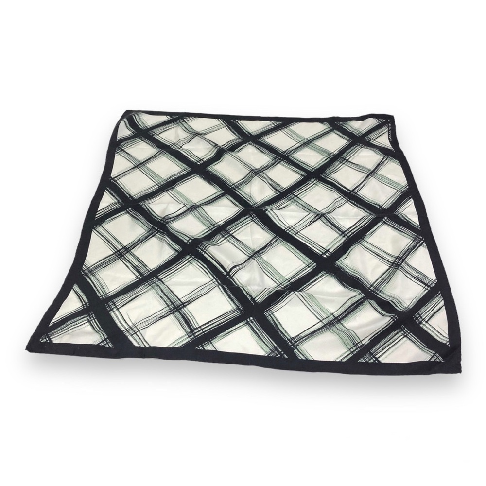 VTG Banana Republic black white and green geometric print square Scarf